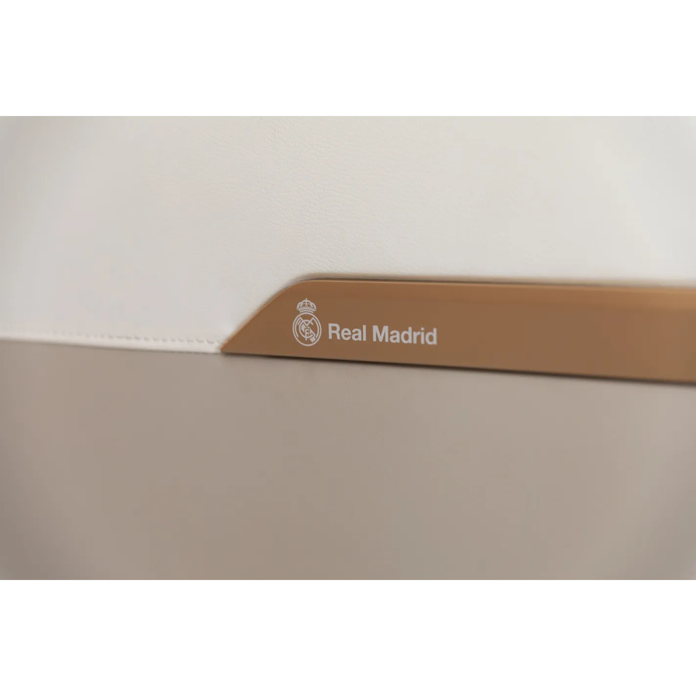 COMPACT Official Real Madrid 2D Massage Armchair : Pressotherapy | Shiatsu
