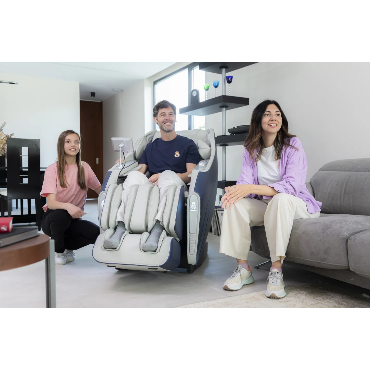 ADVANCE Official Real Madrid 3D Massage Chair | 0 Gravity | Pressotherapy