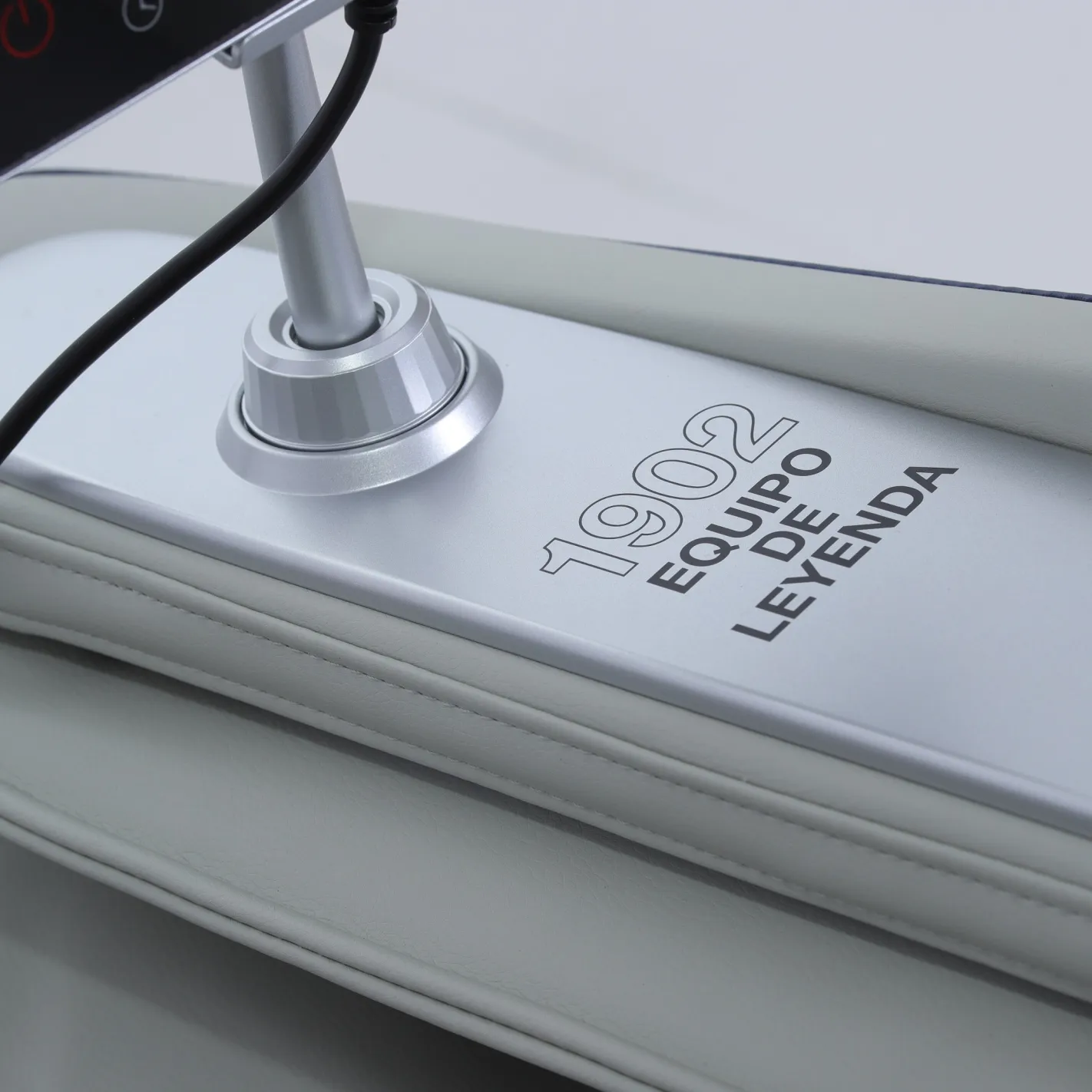 ADVANCE Official Real Madrid 3D Massage Chair | 0 Gravity | Pressotherapy