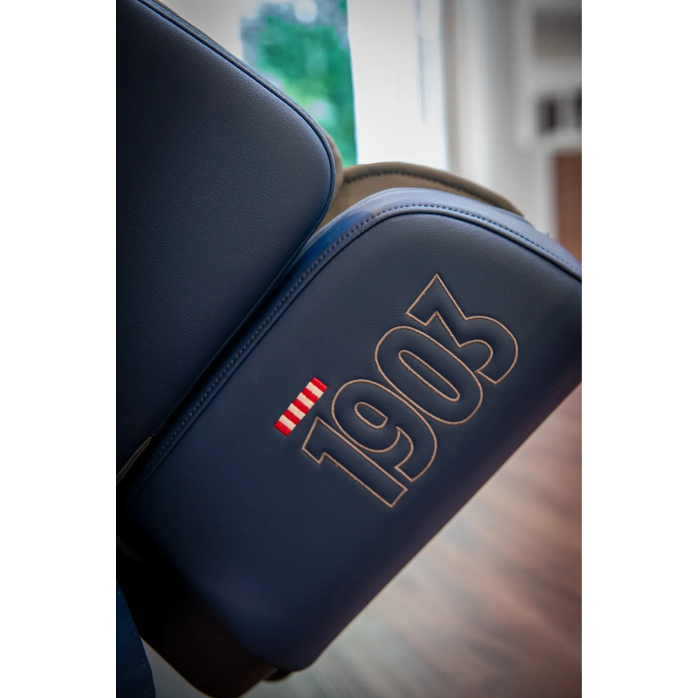 Poltrona de massagem Essential Atleti 4D - Produto oficial do ATLÉTICO DE MADRID