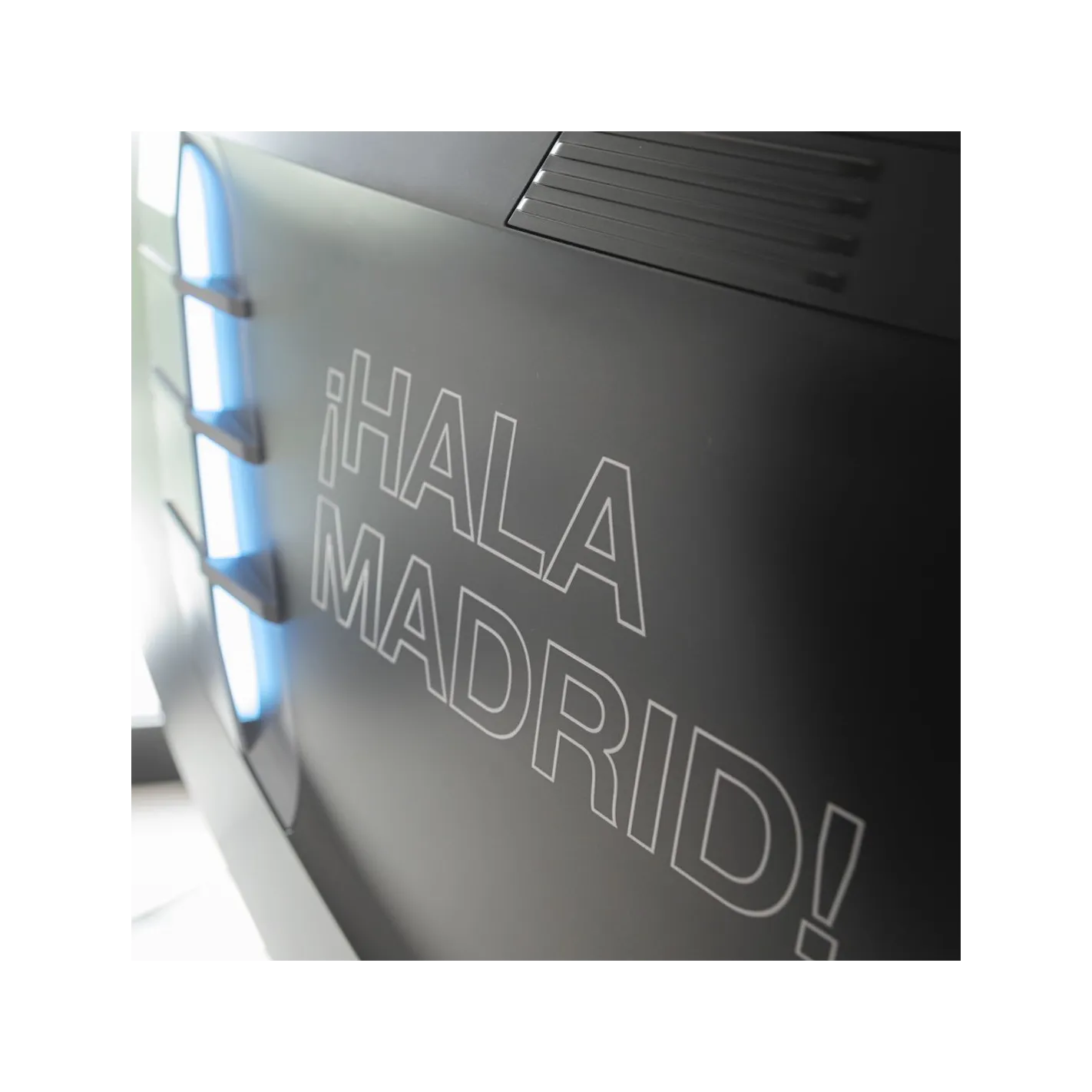 LEGEND PRO 9D Massage Chair Limited Ed – REAL MADRID Official Product